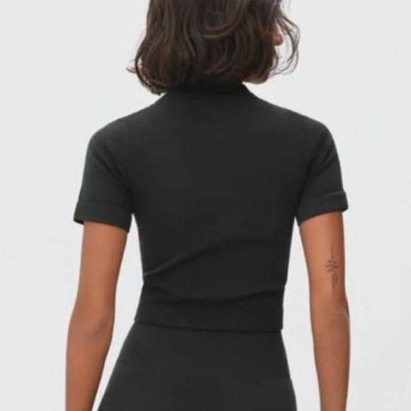 Everlane The Seamless Tee Cropped Black NWT M/L - Picture 2 of 8